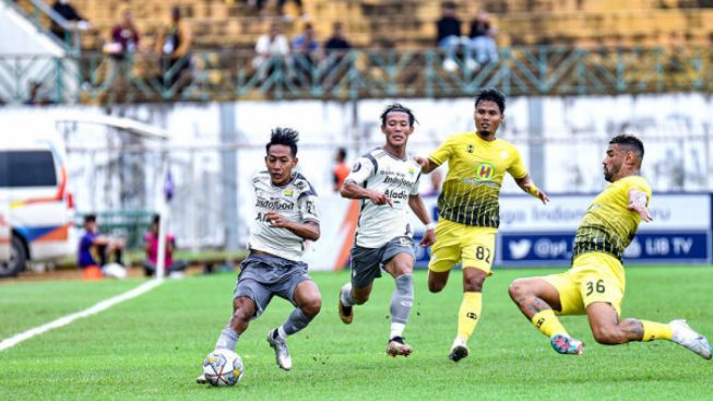 Persib Bandung Kalah dan Gagal Dekati PSM Makassar, Luis Milla Soroti Blunder Konyol Teja Paku Alam