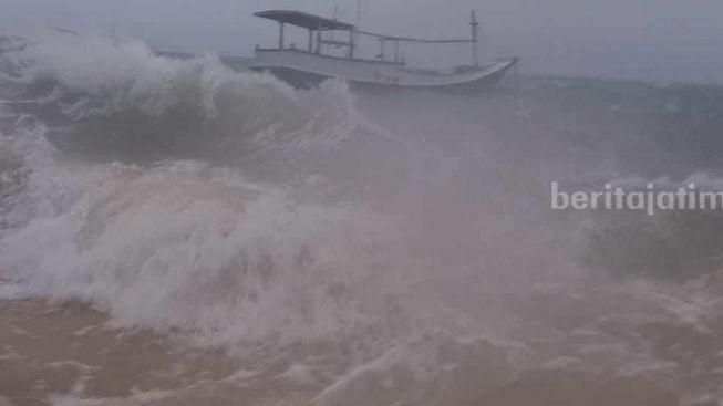 Tiga Pekan Gelombang Tinggi, Warga Pulau Masalembu Sumenep Krisis Bahan Pokok