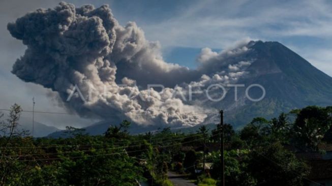 CEK FAKTA Video Letusan Dahsyat Gunung Merapi April 2023