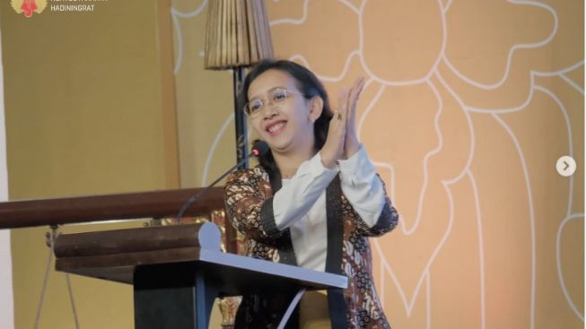 Ketahuan Naik Becak hingga Dikomentari Gibran, Ini Profil Gusti Kanjeng Ratu Bendara, Lulusan Luar Negeri hingga Menjabat Sebagai Direktur