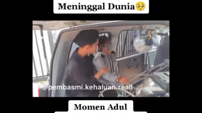 Kabar Duka dari Komedian Adul, Lemas hingga Dibopong Saat Pemakaman Sang Ibunda