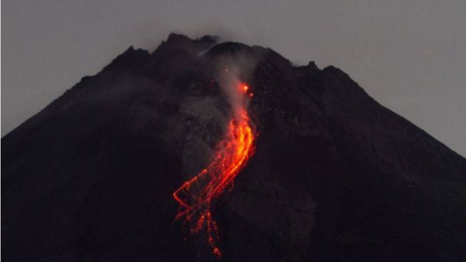 Luncurkan 194 Kali Guguran Lava Sepekan Terakhir, Deformasi Gunung Merapi Capai 5 cm Per Hari