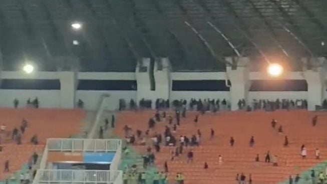 Miris! Kondisi Terkini Stadion Pakansari Usai Jadi Arena Bentrokan Suporter Persib Bandung dan Persis Solo