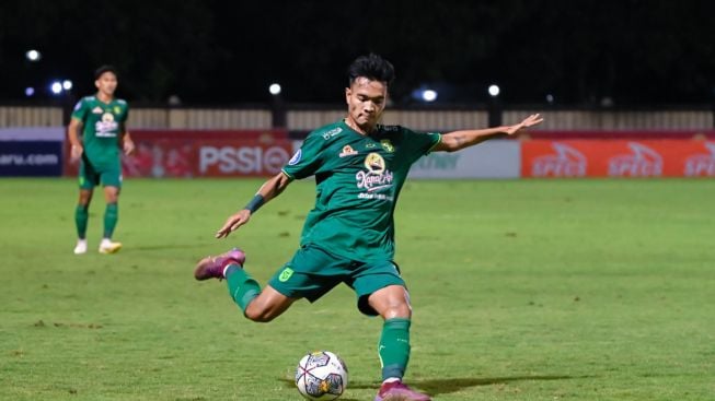 Hasil BRI Liga 1: Ernando Gagalkan Penalti, Persebaya Surabaya Jungkalkan Arema FC