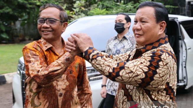 Prabowo Subianto Kunjungi Mahfud MD, Undang Isi Tausiah ke Hambalang