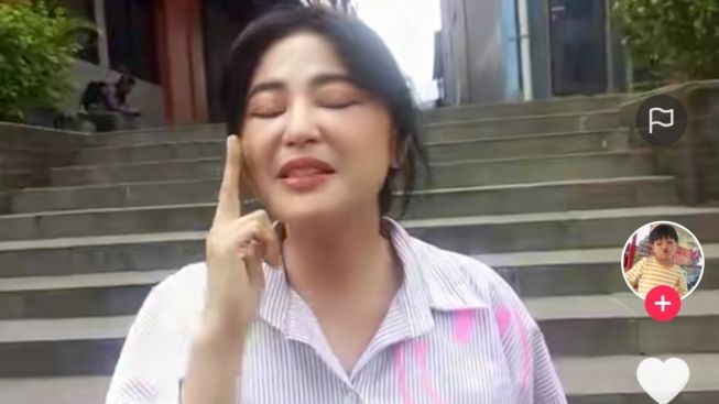 Dewi Perssik Ubah Penampilan Hingga Fat Transfer, Persiapan Nikah?