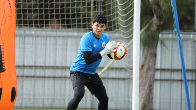 Sempat Terjadi Benturan Keras Saat Lawan Kamboja, Ini Kondisi Kiper Timnas Indonesia Adi Satryo