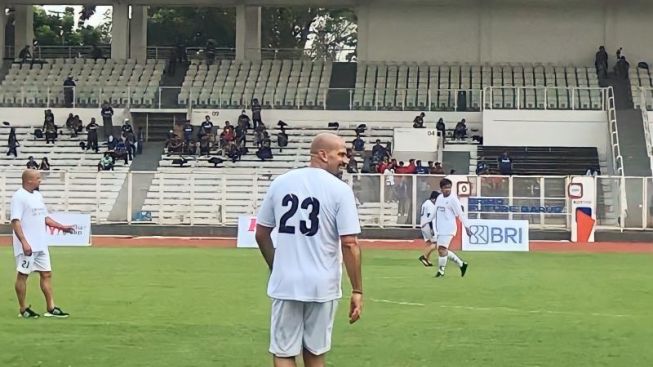 Momen Mantan Pemain Termahal di Liga Inggris Ini Tampil Nyeker Saat Berlaga di Stadion Madya GBK