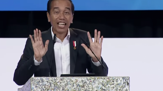 Momen Jokowi 'Salah Pidato' Singgung Pilpres 2024 Saat Bertemu Investor di Singapura