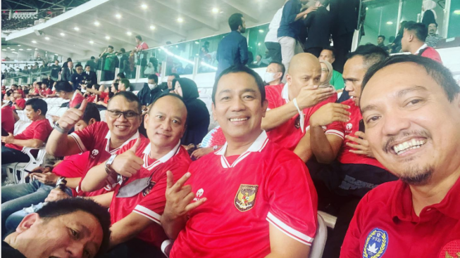 Bos PSIS Semarang Pamer Foto Bareng dengan Hendrar Prihadi di SUGBK, Netizen Beri Sindiran: Penak Jaman Pak Hendi