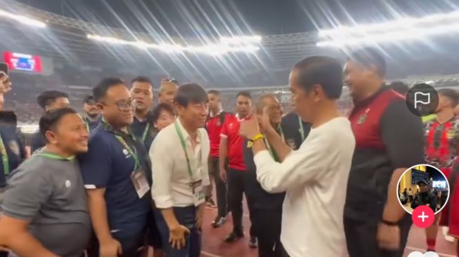 Kode Dua Jempol untuk Shin Tae-yong dari Jokowi, Warganet: Layak Diperpanjang!