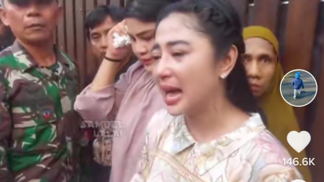 Duh!! Malah Adu Mulut, Tangis Dewi Perssik Pecah Saat Mediasi Dengan Pak RT