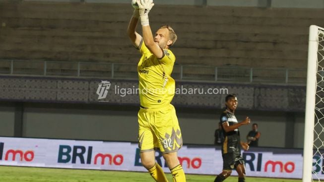 Profil Sonny Stevens: Eks Kiper Twente FC yang Curi Panggung di BRI Liga 1 2023/2024