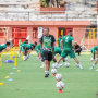 Gaya Melatih Josep Gombau Viral, Beredar Momen Skuad Persebaya Kena Semprot
