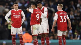 Arsenal Cuci Gudang, Lepas 10 Pemain