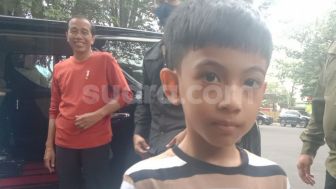 Momen Jan Ethes Muncul di Lapangan Saat Indonesia vs Argentina, Gibran Sebut Putranya Nyasar