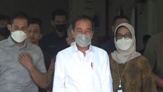 Denny Siregar Ngaku Iri Melihat Presiden Jokowi Menjenguk Cak Nun: Aku Iri Ingin Belajar darinya