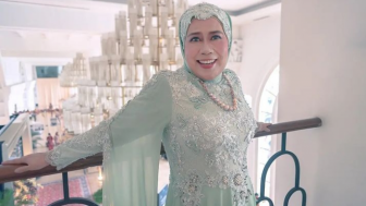 Sempat Nekat Nikah Beda Agama, Dewi Yull Dituding Dapat Kutukan