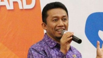 Tifatul Sembiring Colek Relawan Jokowi yang Mau Gelar Aksi Tangkap Rocky Gerung: Digaji Negara dari Uang Rakyat, Lalu Ngerjain Begini