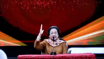 PDIP Gak Masalah Dikeroyok Sana-sini, Demokrat: Megawati Ngerasa Hebat