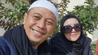 Minggat dari Rumah Opick, Bebi Silvana Tulis Pesan Menohok: Ambillah Suamiku...