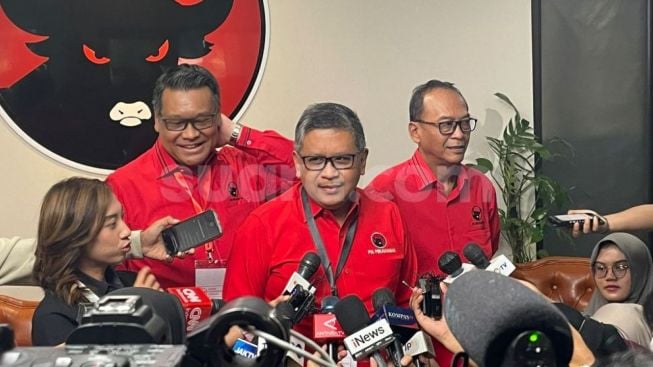 Berlomba Miliki Suara Jokowi, PDIP Tantang Kubu Prabowo: Daripada Klaim Sepihak, Lebih Baik Turun Melayani Rakyat!