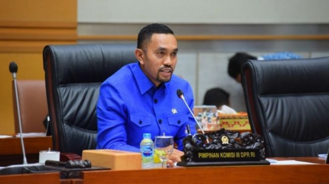 Tegas! Ahmad Sahroni Minta Mahfud MD Sebut Nama Oknum Pelaku Transaksi di Bawah Meja: Agar Tidak Jadi Fitnah ke 580 Anggota DPR