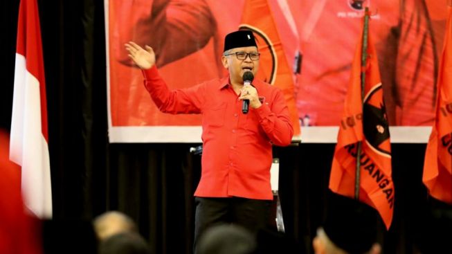 Hasto PDIP Disindir Playing Victim Soal Banner Ganjar yang Dicopot TNI