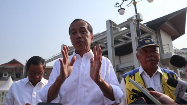 Jokowi Biasa Aja Soal Omongan Rocky Gerung, Relawan Kok Tersinggung?