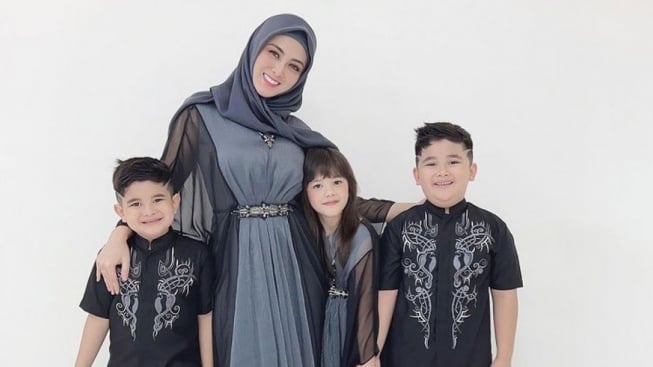 Jonathan Frizzy Isyaratkan Serius dengan Ririn Dwi Aryanti, Mantan Istri: Berarti yang Kemarin Punya Anak 3 Becanda