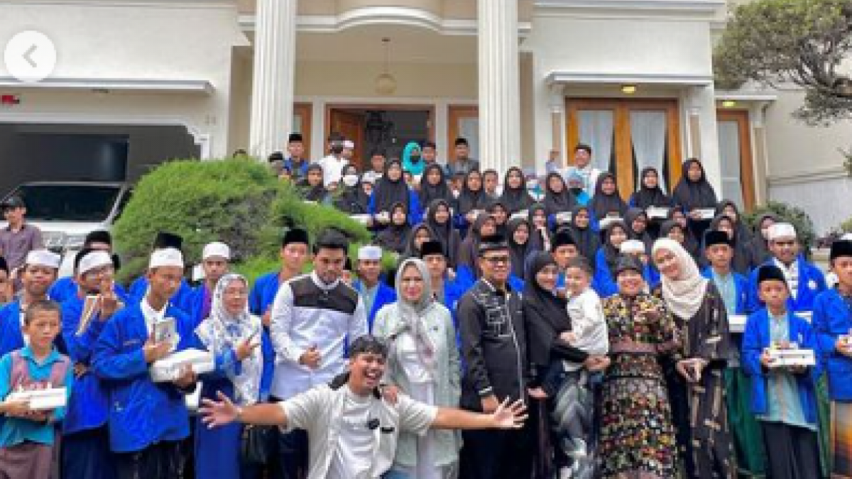 Fuji gelar acara syukuran rumah baru [Instagram @fuji_an]