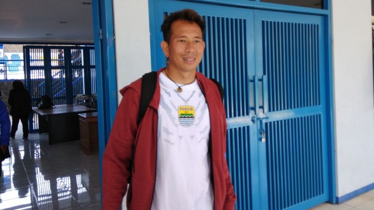Penjaga gawang Persib Bandung I Made Wirawan. (Suara.com/Aminuddin)