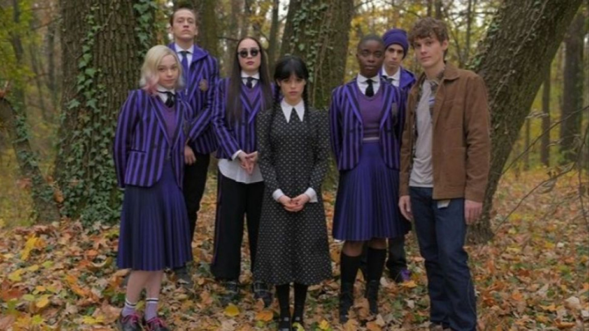 Wednesday dan teman-teman sekolahnya. (instagram.com/wednesdaynetflix)