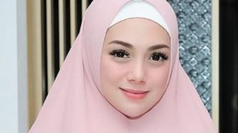 Penampakan Celine Evangelista Pakai Hijab Disorot Mantan Istri Ahmad Dhani: Alhamdulillah Dia Pakai Jilbab