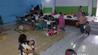 Dihantam Banjir Bandang, Ratusan Warga Ciranjang-Cianjur Terpaksa Mengungsi di Balai Desa