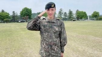 J-Hope BTS Obati Rasa Rindu ARMY, Pamer Foto Gagah Dibalut Seragam Militer