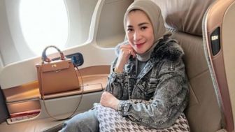 Istri Andre Taulani Diduga Lepas Hijab, Warganet: Eh Dah Buka Kudung Aje Mpo!
