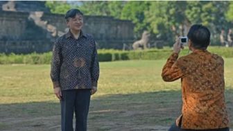 Kunjungi Candi Borobudur, Kaisar Naruhito Nyaman Kenakan Sandal Meski Disorot Media Jepang