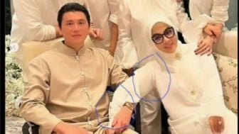 Syahrini Keciduk Edit Foto Pegang Tangan Reino Barack, Tanda Rumah Tangga di Ujung Tanduk?