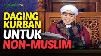 Ditanya Bolehkah Daging Kurban Diberikan pada Non Muslim? Begini Jawaban Buya Yahya