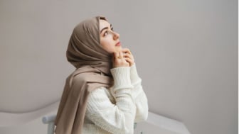 9 Tips Mencegah Rambut Rontok untuk Wanita Berhijab, Satu di Antaranya Hindari Sering Pakai Hair Dryer