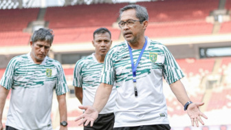 Didepak Persebaya, Aji Santoso Resmi Tukangi Persikabo 1973