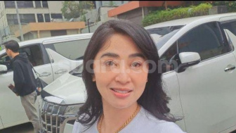 Dewi Perssik Akui Gaji Rp200 Juta Rully Bukan Cuma dari Pilot, Sebut Punya Bisnis Kayu Jati