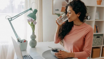 Udah Tahu Belum? Ternyata Ini Manfaat Minum Air Putih bagi Kesehatan