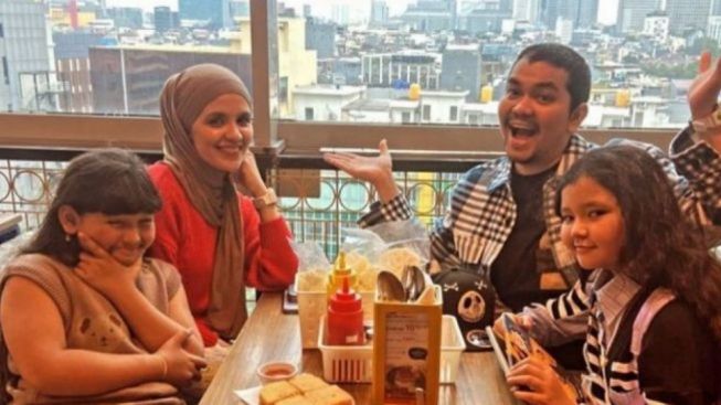 Meski Sudah Digugat Cerai, Indra Bekti Tetap Beri Kado Manis di Hari Ulang Tahun Aldila Jelita