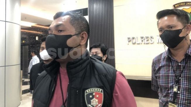 Sempat Jadi DPO, Pengacara Natalia Rusli Serahkan Diri ke Polisi