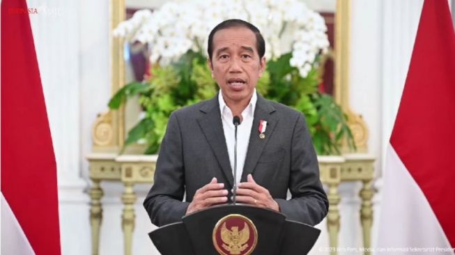 Hari Raya Waisak 2567, Jokowi Kagumi Biksu Berjalan Kaki ke Borobudur