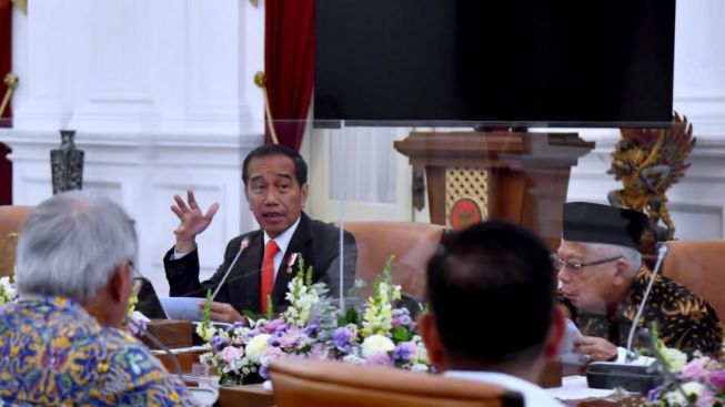 Terkait Perpanjangan Masa Jabatan Pimpinan KPK, Jokowi: Masih Dikaji, Ditunggu Saja