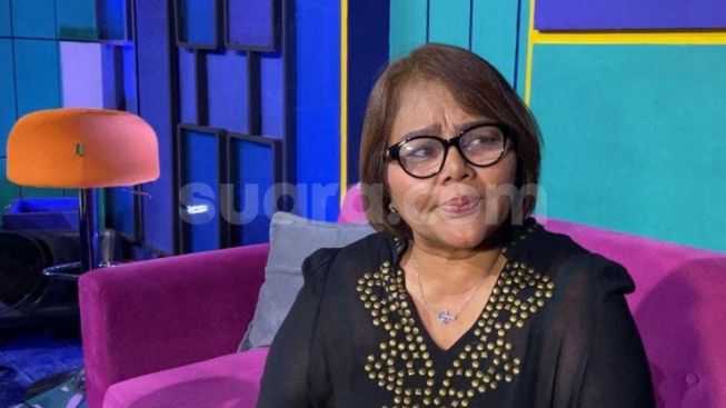 Ibu Virgoun Pamer HP Baru, Sindir Inara Rusli: Udah Enggak Ada Penghalang Lagi