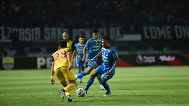 Ogah Bersaing dengan Sesama Pemain Persib, Robi Darwis Justru Ingin Dipecut agar...